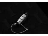 ■スマートキー■ 鍵を身に着けていれば、ドアの施錠・開錠が可能です!バッグから鍵を探し出す必要もないので、たくさん荷物を持っていたり雨の日傘をさしている時にも便利ですね!