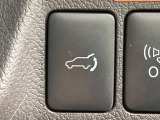 【パワーバックドア】スマートキーや運転席のボタンを押すだけでリアゲートが自動で開閉します!荷物を持っている時や、高い位置にあるバックドアを閉める際に便利な機能です♪
