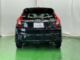後席の窓には外から車内が見えにくくなるプライバシーガラスを採用。周りを気にせずリラックスして過ごせます