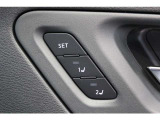 運転席はメモリー付きパワーシートになっています。