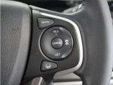 ◆アダプティブクルーズコントロール◆予め設定した車速内でクルマが自動的に加減速。前走車との適切な車間距離を維持しながら追従走行します。【LKAS】車線維持支援システムでステアリング操作を支援。