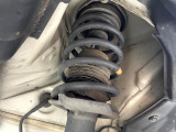 お車を安心してお乗りいただく為には、足回りの定期点検が欠かせません。サービスサポート(有償保証)では無料点検もご提供しており、安心のカーライフをお過ごしいただけるサポート体制が整っています。