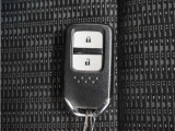 ◆スマートキー◆カギをバッグやポケットに入れたままでもドアロックの開閉ができる『スマートキー』付き!雨天や暗くなってもカギを取り出す必要がなくドアの開錠&エンジンも始動できます