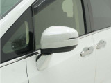 ◆ドアミラーウインカー◆ドアミラーにウインカーを装備しています。対向車に自身の進行方向を合図し安全に運転できます。