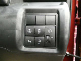 アイドリングストップ機能がついているので、停車時にエンジンを止めて燃料消費を抑えます。環境にもお財布に優しいですね♪