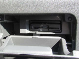 ETCは運転席右下の小物入れ内にあります。