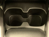 【センターコンソールドリンクホルダー】ドリンクホルダー2つあります。