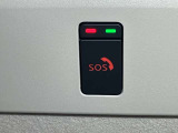 【SOSコール】事故や急病の時にボタンひとつで専門のオペレーターに接続。エアバックが開く事故の時は自動でオペレータに接続してくれます!