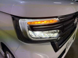 LEDヘッドライト、ウィンカーは遠くからの視認性も良くが暗い夜道をしっかりと照らしてくれます。