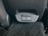 スマホなどの充電に便利なUSB端子を装備しています