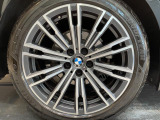 BMWならではの卓越した走りを支えるホイールと足回りです!日本車の走りに慣れている方にもぜひ体感して頂きたいほど、高いレベルでまとまっています!