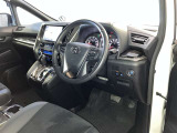分かりやすく操作しやすい運転席まわりです☆