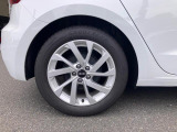 アウディみなとみらいショールーム内には東京都おもちゃ美術館と共同開発したキッズルームもあり、小さなお子様連れのお客様にもゆっくりおくつろぎいただげる空間となっております。