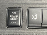 【パワースライドドア】スマートキーや運転席のスイッチでスライドドアの開閉が可能♪電動だから力を入れてドアを開ける必要が無く、小さいお子様でも、重い荷物を持っている時もラクに開け閉めできます♪