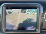 リバースポジションにシフトすると自動的にカメラが作動、ナビゲーション画面に後方の視界が映し出される、安心のバックカメラを装備。