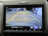 バックカメラの画像です。ガイドラインがスムースな車庫入れをサポートいたします。車庫入れの安心感がアップしますね。
