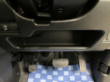 【運転席アンダートレー】タオル等置くのに便利