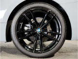 【BMWアロイホイル】軽量かつ強度に拘ったアロイホイル。走行性能ポテンシャルを引き出す設計。車の足元を引き締めてくれる大きなポイントはアロイホイルです。