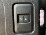 【電子制御エアサスペンション】ドライブモードを選択するとモードにあった車高になりお客様の負担を軽減致します。オプション内にアダプティブダイナミクスも含まれます。