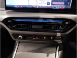 【コックピットシート】BMW車の主役席。車体中央にくる様に配置し車両重心とが一致する事でドライバーと車との一体感あるドライビングを実現。人間工学に基づき形成した形状が長時間のドライブ疲労も軽減します!