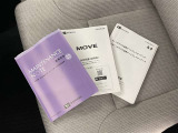 メンテナンスノート、取扱説明書です。 その車の整備記録が事細やかに記録されています。 車が生まれてから今までどのような道を歩んできたのか判るとても重要な物ですよ。