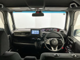 【前方視界】開放的な前方視界!運転がしやすく疲れにくいです♪窓が大きく、見通しがとっても良いおクルマですよ♪