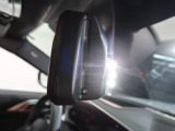 【ルームミラー一体型ETC】BMWといえばルームミラー一体型のETC。ドライバーから差し込めるかたちになっておりますので、差し忘れの際も慌てずにご利用いただけます。
