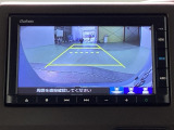 バックをするとき自動でリアの様子が映る『リアカメラ』付き! 画面で確認しながらバックが出来るので駐車の時も安心です。