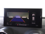 後方から接近する車両を感知しドアミラー部のLEDが発光することによりドライバーに注意喚起するサイドアシスト。