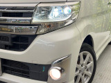 【LEDヘッドライト】悪天候や夜間走行時も良好な視界を確保し安心して運転できる高輝度LEDヘッドライトを装備!点灯速度が早く、消費電力も抑えられています。