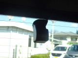 【ドライブレコーダー(バック)】あおり運転や追突事故などは、後方から不意に襲ってきます!予期せぬトラブルを記録するために後方のカメラが役立ちます♪