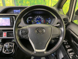 【純正革巻きステアリング】上質な革を使用することで、手にしっかり馴染みとても運転しやすいハンドルです♪