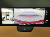360&deg;ビューモニターでは4つのカメラで前後左右・俯瞰映像でドライバーからは見えない領域の危険認知をサポート。全周囲の死角を減らし、狭い駐車場や幅寄せ、丁字路進入時などの運転の安心感を高めます
