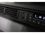 スマートフォンなどの音楽再生が可能なUSB接続ジャック装備車両です♪♪♪