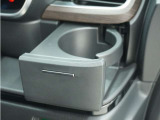 ◆ドリンクホルダー◆手の届きやすい場所にドリンクホルダーがあり、とても便利です。