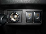 寒い時期に大活躍のシートヒーターは運転席と助手席に装備しております。