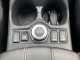 4WDの切り替えはいつでも可能です。またシートヒーターもついているので寒い時期でも快適です。