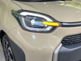 【LEDヘッドライト】悪天候や夜間走行時も良好な視界を確保し安心して運転できる高輝度LEDヘッドライトを装備!点灯速度が早く、消費電力も抑えられています。