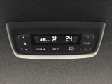 ★後席でもエアコンの温度や風量調節か可能に♪長距離ドライブもさらに快適に過ごせますね!