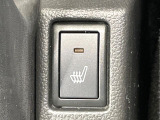 【シートヒーター】寒い日に重宝するシートヒーター!エアコンより早く温まってくれるので寒がりの人も安心ですね♪エアコンの温風は乾燥するから苦手、という方にもをおすすめです。