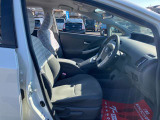 運転席を別の角度から見たところです。座面や背もたれの具合もご覧ください。