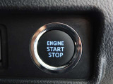 キーを取り出さずにドアを施錠&解錠。クルマの始動も可能です。