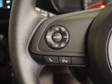 ステアリングから、メディアを操作することができます。