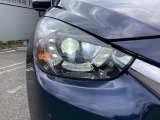LEDヘッドライト装備!明るい白色光で夜間走行時の高い視認性を確保し、LEDならではの省電力化で低燃費にも貢献しています。