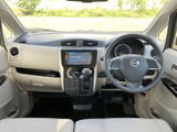 明るい色合いのシートと見通しのよい運転席まわりで、前方の確認がしやすい空間です。座面や背もたれにゆとりがあり、毎日の移動も落ち着いてお過ごしいただけます。