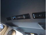 自社工場を3拠点完備しております。重整備やカスタムを始め、ご購入後のお車のメンテナンスも弊社にお任せください。