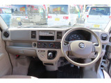 運転席から見た俯瞰図です!ドライバーが操作しやすいよう配置されています♪