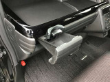 助手席のドリンクホルダーです。