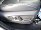 自社工場を3拠点完備しております。重整備やカスタムを始め、ご購入後のお車のメンテナンスも弊社にお任せください。