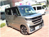 自社工場を3拠点完備しております。重整備やカスタムを始め、ご購入後のお車のメンテナンスも弊社にお任せください。